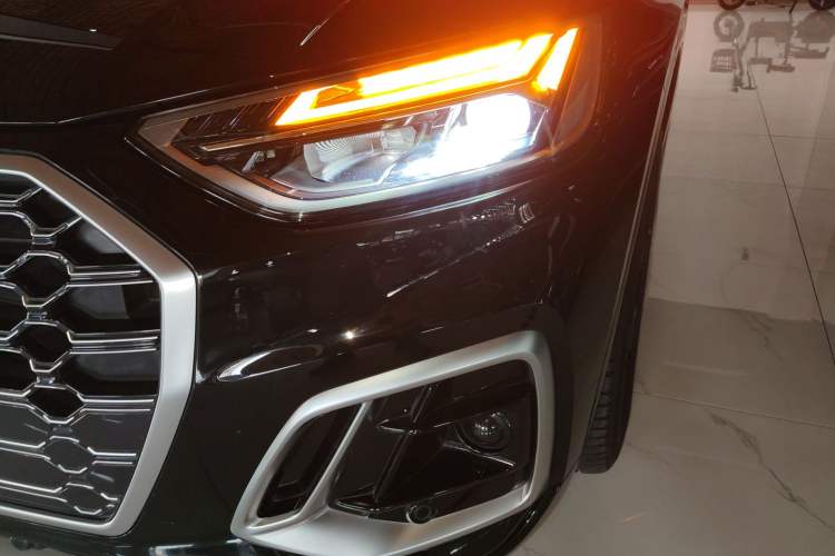 Used Audi Q5L 2022 40T Fashionable and Dynamic Model Left Front Headlight