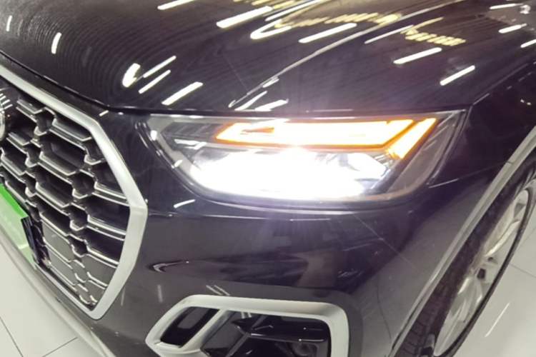 Used Audi Q5L 2022 40T Fashionable and Dynamic Model Left Front Headlight