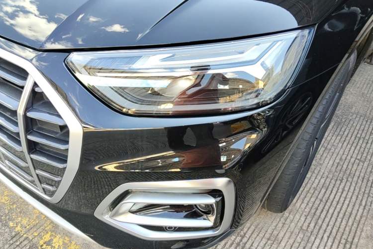 Used Audi Q5L 2022 40T Fashionable and Elegant Model Left Front Headlight