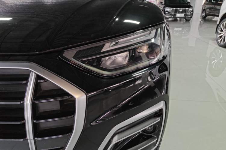 Used Audi Q5L 2022 40T Fashionable and Elegant Model Left Front Headlight