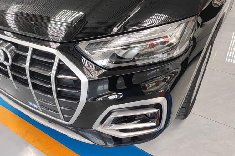 Used Audi Q5L 2022 40T Fashionable and Elegant Model Left Front Headlight