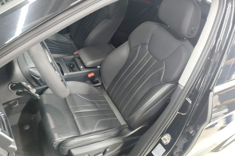 Used Audi Q5L 2022 40T Luxury Dynamic Model Left Front Seat