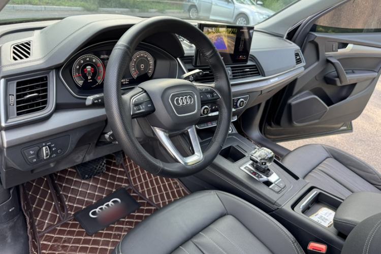 Used Audi Q5L 2022 40T Fashionable and Elegant Model Left Front Seat