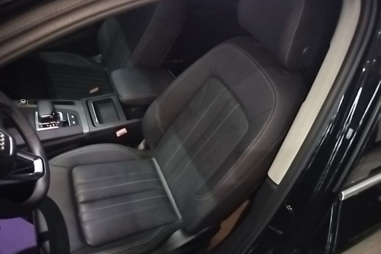 Used Audi Q5L 2022 40T Fashionable and Elegant Model Left Front Seat