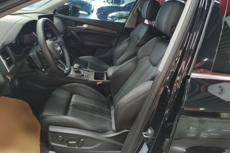Used Audi Q5L 2022 40T Fashionable and Elegant Model Left Front Seat