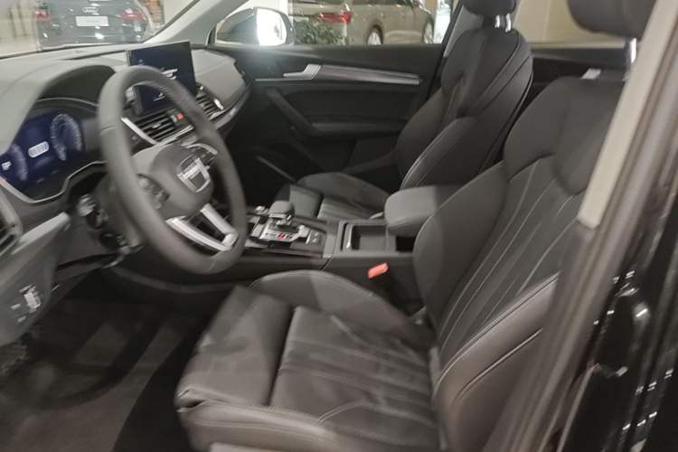 Used Audi Q5L 2022 40T Luxury Dynamic Model Left Front Seat