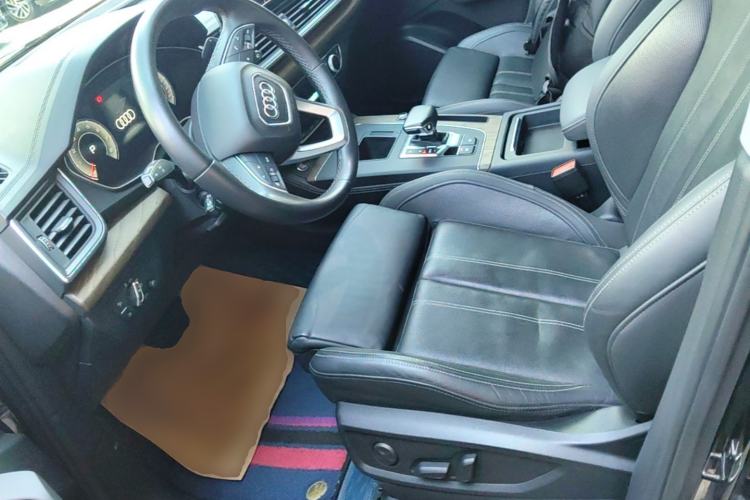 Used Audi Q5L 2022 40T Fashionable and Elegant Model Left Front Seat