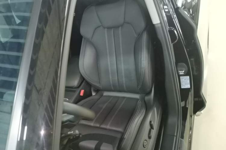 Used Audi Q5L 2022 40T Fashionable and Elegant Model Left Front Seat