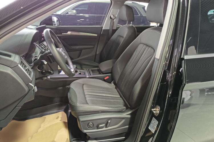 Used Audi Q5L 2022 40T Fashionable and Elegant Model Left Front Seat