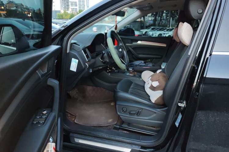 Used Audi Q5L 2022 40T Fashionable and Elegant Model Left Front Seat