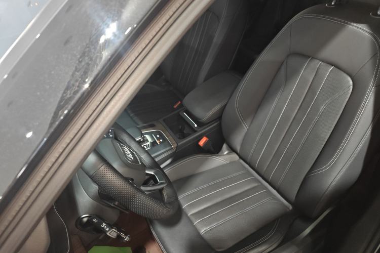 Used Audi Q5L 2022 40T Luxury Elegant Model Left Front Seat
