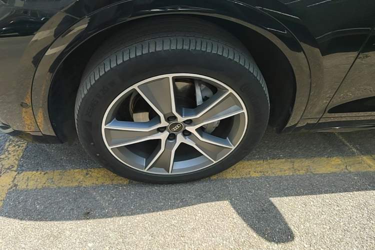 Used Audi Q5L 2022 Updated 45T Luxury Dynamic Version Left Front Wheel Hub