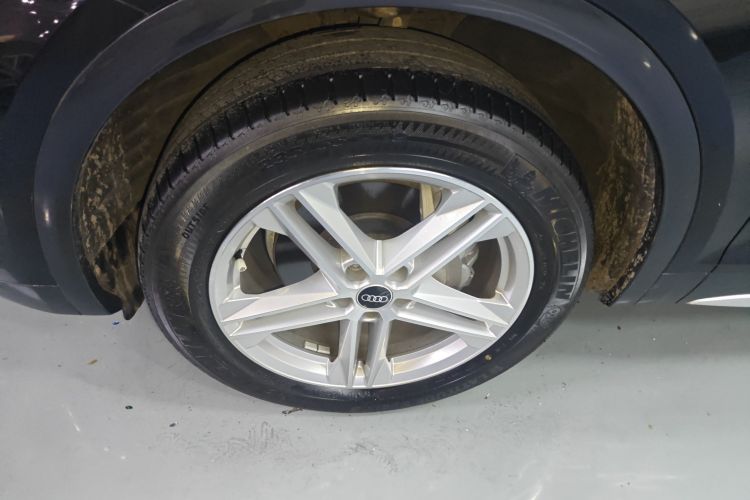 Used Audi Q5L 2022 40T Fashionable and Elegant Model Left Front Wheel Hub