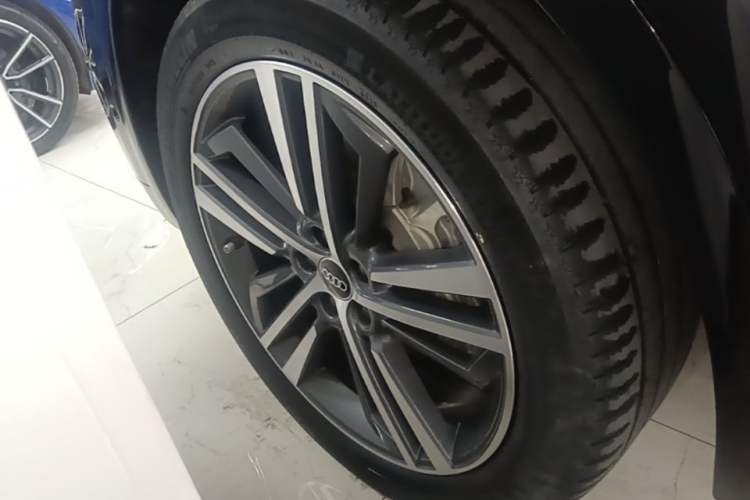 Used Audi Q5L 2022 40T Luxury Dynamic Model Left Front Wheel Hub