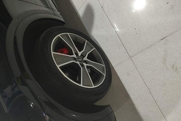 Used Audi Q5L 2022 Updated 45T Luxury Dynamic Version Left Front Wheel Hub