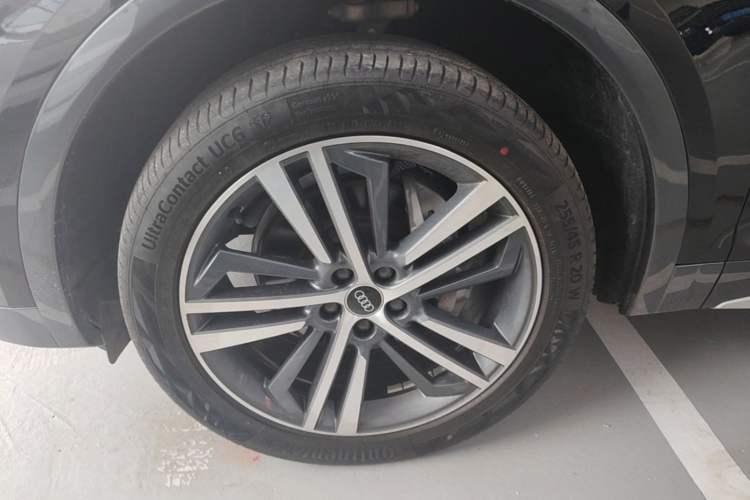 Used Audi Q5L 2022 40T Fashionable and Elegant Model Left Front Wheel Hub
