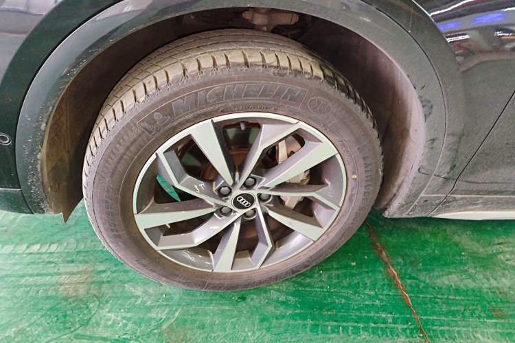 Used Audi Q5L 2022 Updated Version 40T Luxury Elegant Edition Left Front Wheel Hub