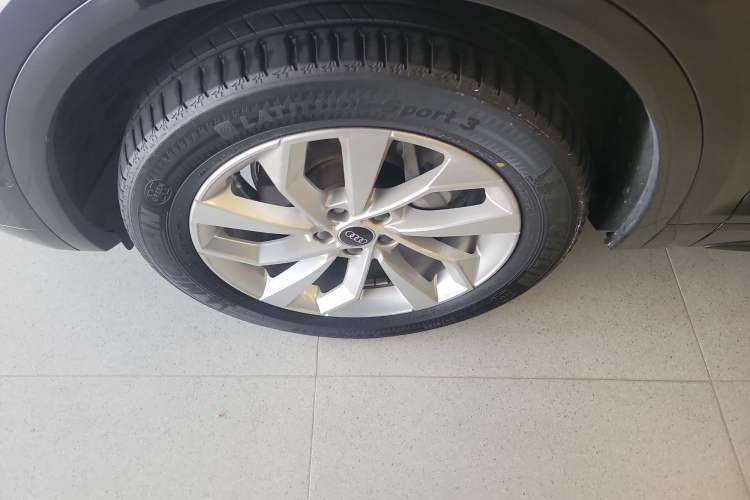 Used Audi Q5L 2022 40T Luxury Dynamic Model Left Front Wheel Hub