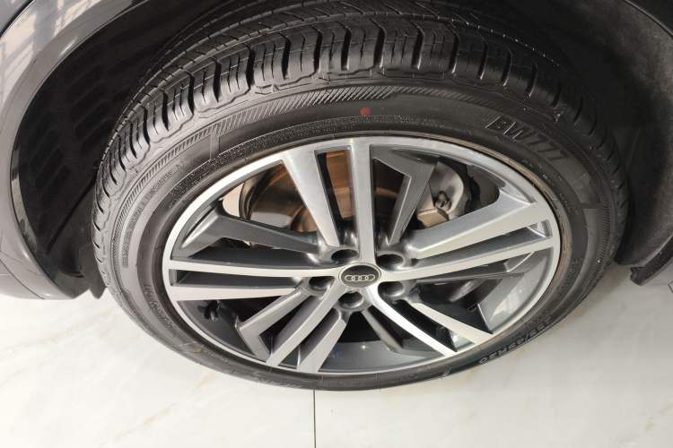 Used Audi Q5L 2022 40T Fashionable and Dynamic Model Left Front Wheel Hub