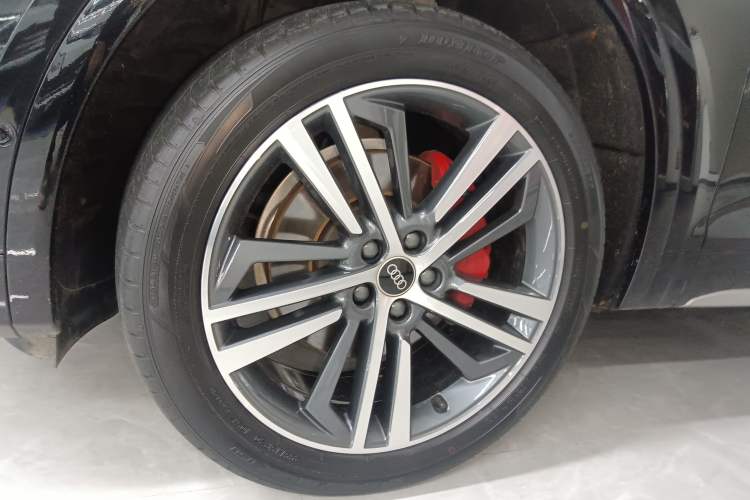 Used Audi Q5L 2022 Updated 40T Luxury Dynamic Edition Left Front Wheel Hub