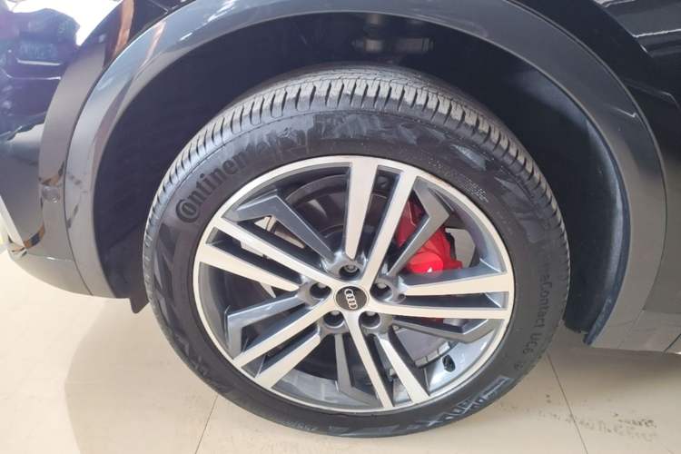 Used Audi Q5L 2022 Updated Version 40T Luxury Elegant Edition Left Front Wheel Hub