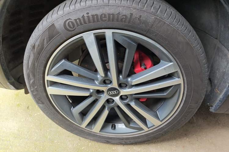 Used Audi Q5L 2022 40T Fashionable and Dynamic Model Left Front Wheel Hub