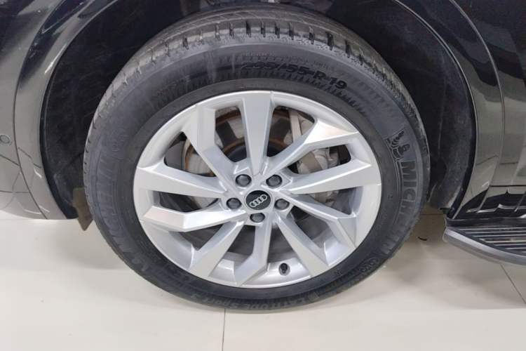 Used Audi Q5L 2022 Updated 40T Luxury Dynamic Edition Left Front Wheel Hub