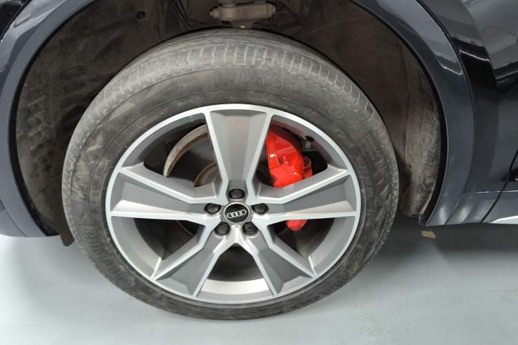 Used Audi Q5L 2022 45T Luxury Dynamic Model Left Front Wheel Hub
