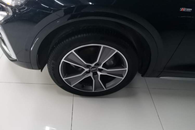 Used Audi Q5L 2022 Updated 45T Luxury Dynamic Version Left Front Wheel Hub