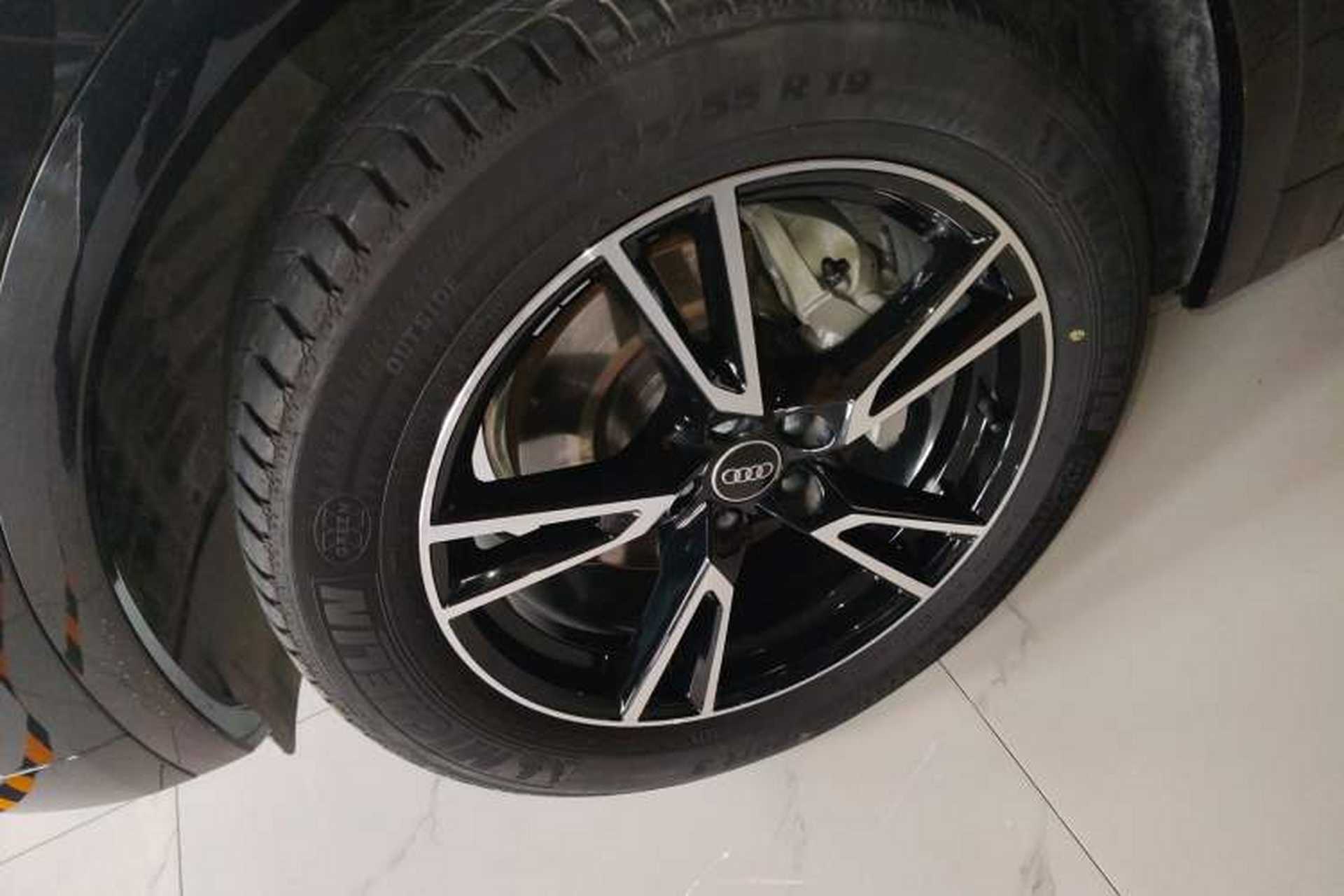 Used Audi Q5L 2022 40T Fashionable and Dynamic Model Left Front Wheel Hub