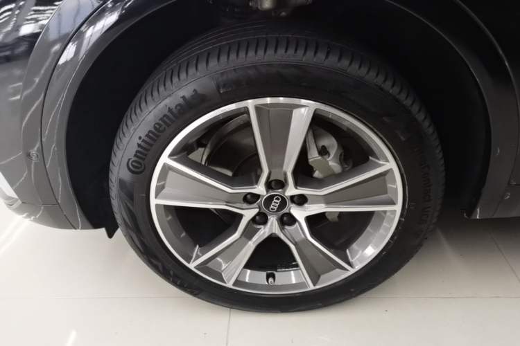 Used Audi Q5L 2022 Updated 45T Luxury Dynamic Version Left Front Wheel Hub