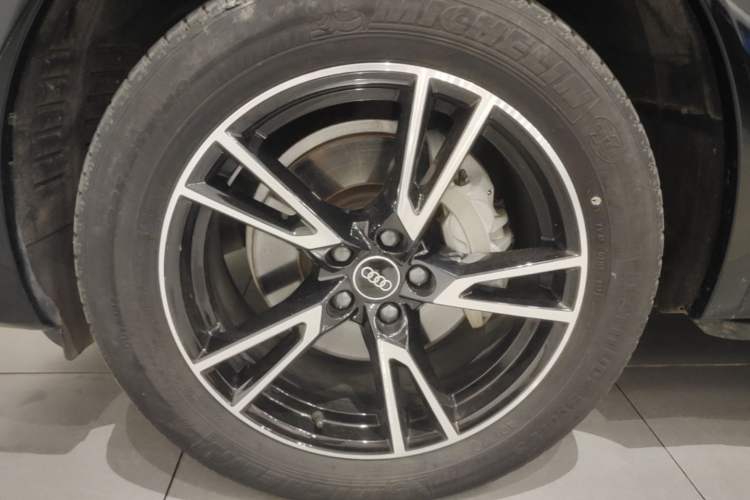Used Audi Q5L 2022 40T Fashionable and Dynamic Model Left Front Wheel Hub