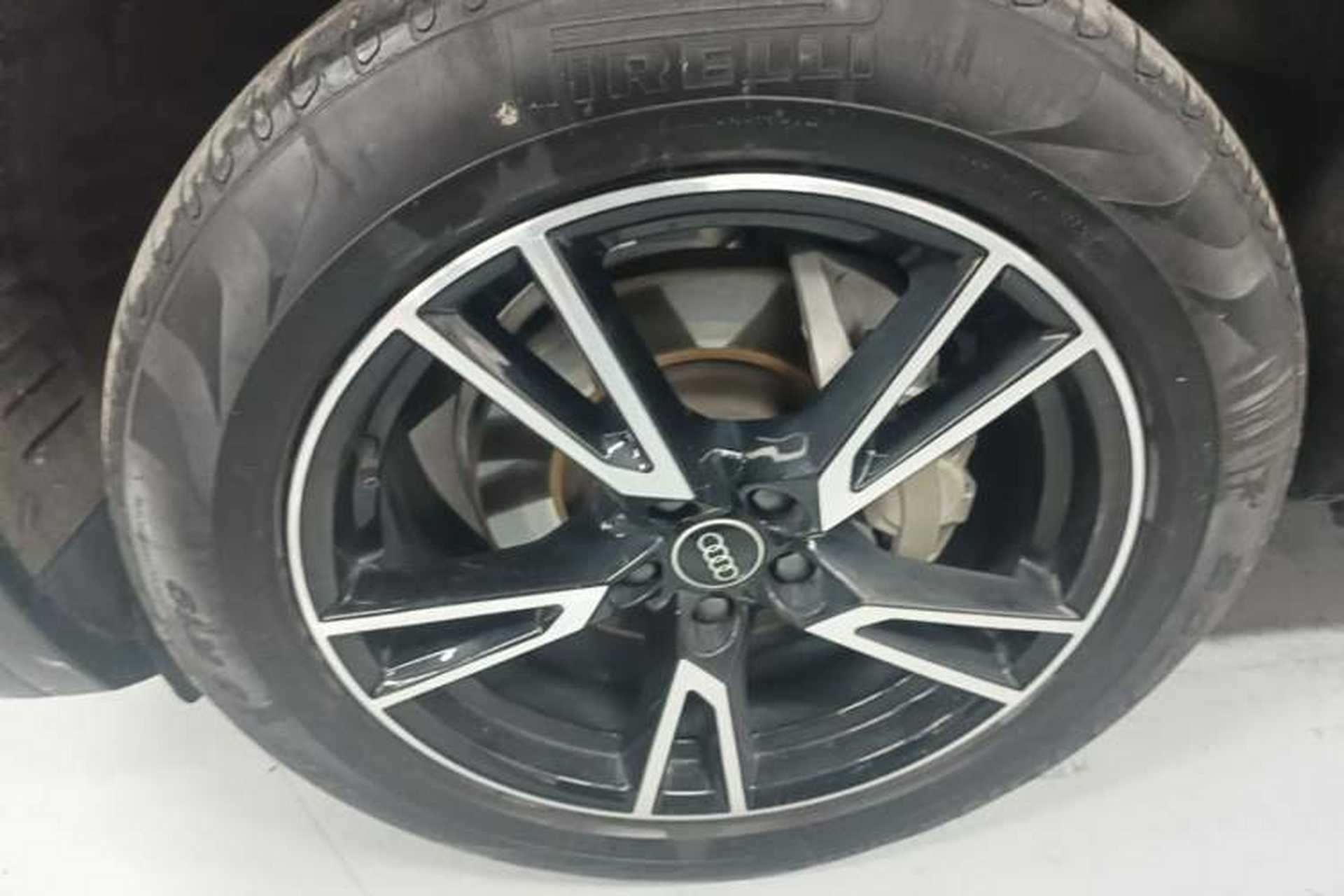 Used Audi Q5L 2022 40T Fashionable and Dynamic Model Left Front Wheel Hub
