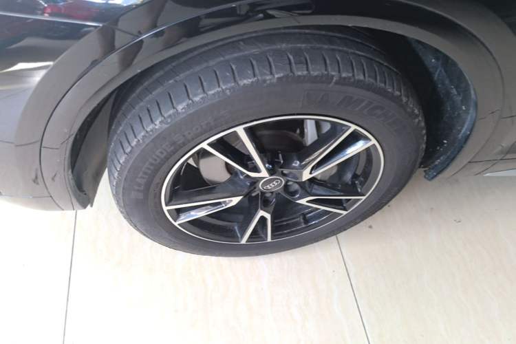 Used Audi Q5L 2022 40T Fashionable and Dynamic Model Left Front Wheel Hub