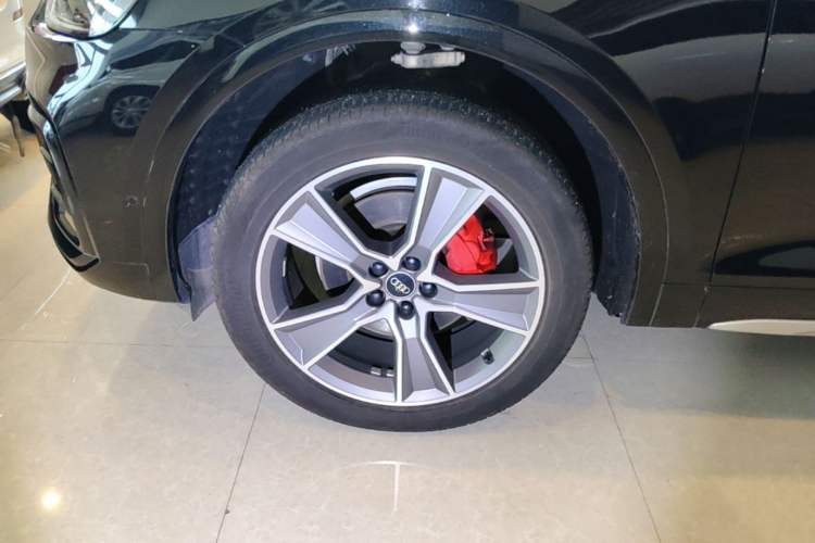 Used Audi Q5L 2022 Updated 45T Luxury Dynamic Version Left Front Wheel Hub