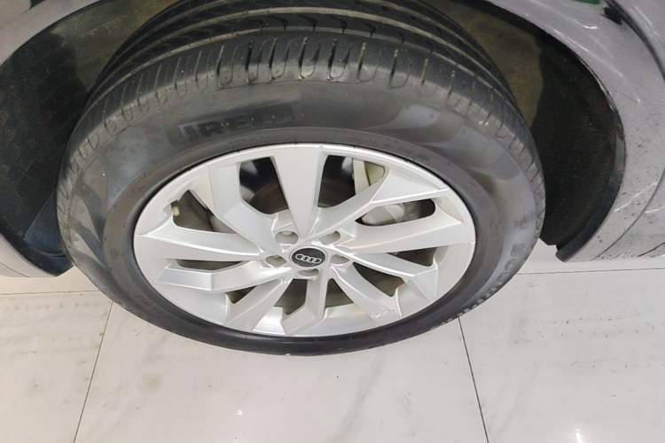 Used Audi Q5L 2022 Updated 40T Luxury Dynamic Edition Left Front Wheel Hub