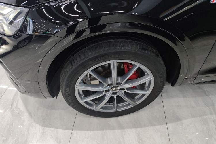 Used Audi Q5L 2022 40T Fashionable and Dynamic Model Left Front Wheel Hub