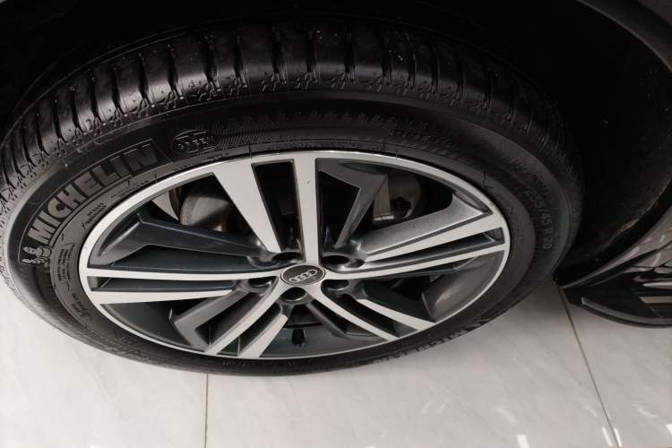 Used Audi Q5L 2022 40T Fashionable and Dynamic Model Left Front Wheel Hub