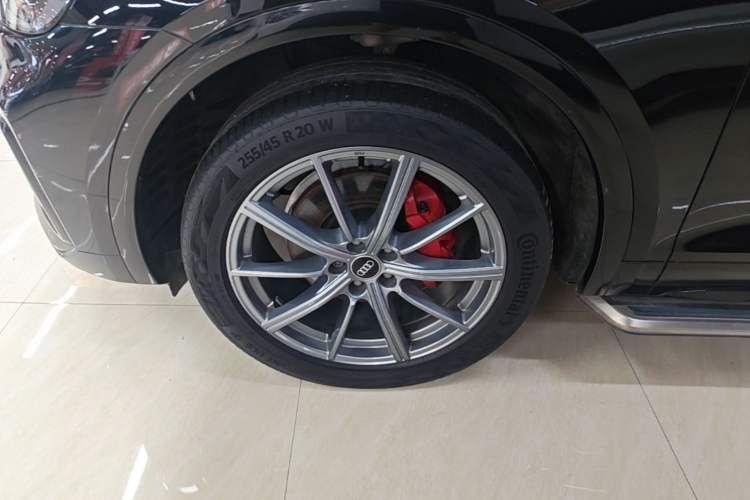 Used Audi Q5L 2022 40T Fashionable and Dynamic Model Left Front Wheel Hub