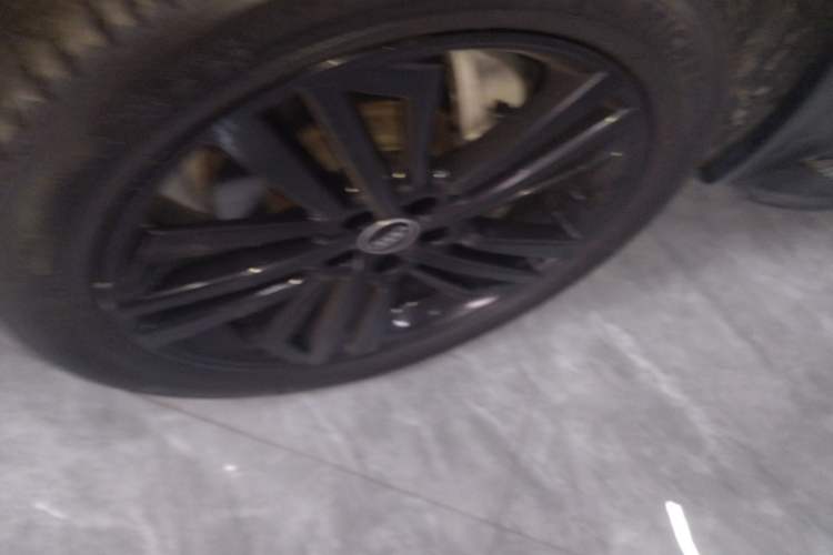 Used Audi Q5L 2022 40T Luxury Dynamic Model Left Front Wheel Hub