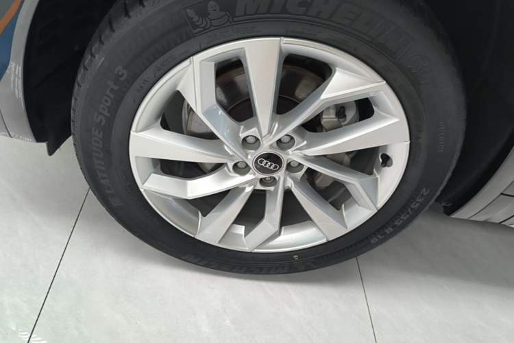 Used Audi Q5L 2022 40T Luxury Dynamic Model Left Front Wheel Hub