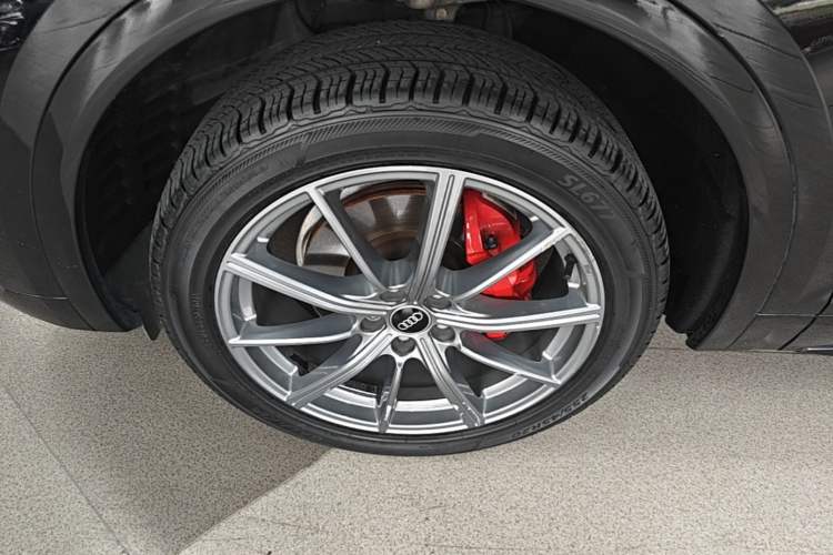 Used Audi Q5L 2022 40T Fashionable and Dynamic Model Left Front Wheel Hub