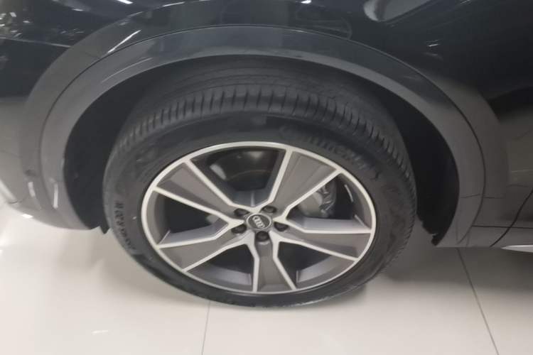 Used Audi Q5L 2022 Updated Version 45T Luxury Prestige Edition Left Front Wheel Hub