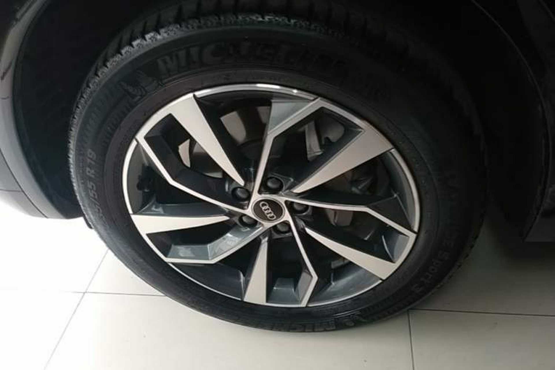 Used Audi Q5L 2022 40T Fashionable and Dynamic Model Left Front Wheel Hub