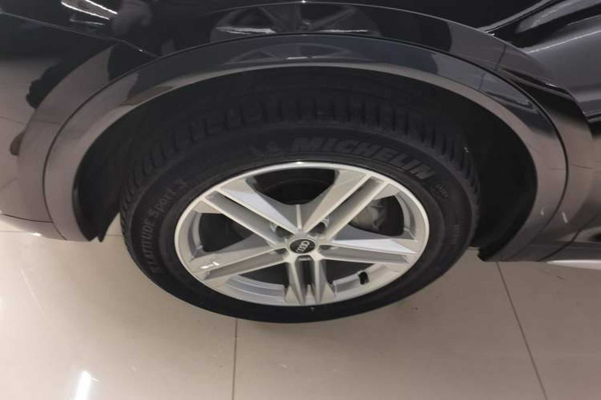 Used Audi Q5L 2022 40T Fashionable and Elegant Model Left Front Wheel Hub