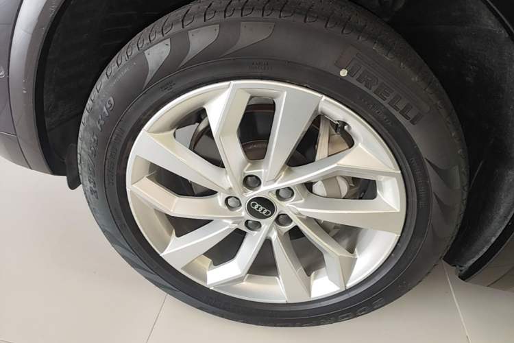 Used Audi Q5L 2022 Updated 40T Luxury Dynamic Edition Left Front Wheel Hub