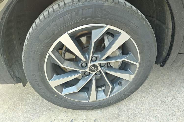 Used Audi Q5L 2022 Updated 40T Luxury Dynamic Edition Left Front Wheel Hub