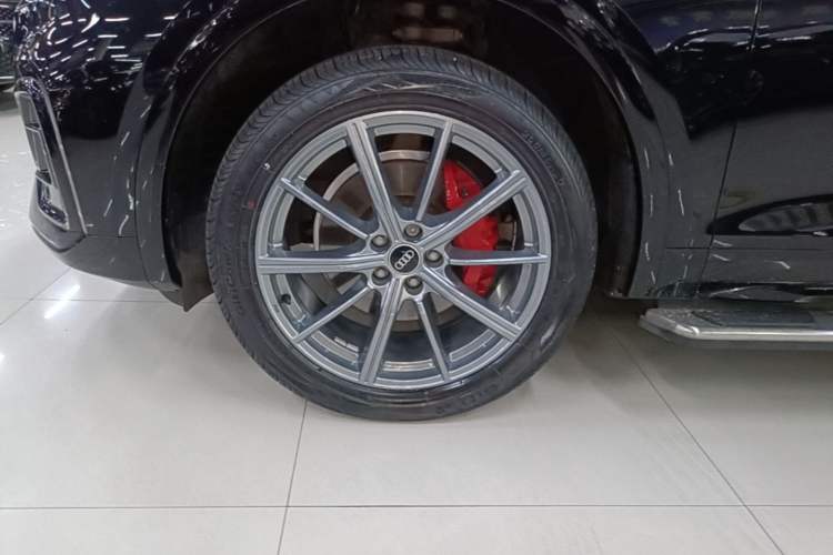 Used Audi Q5L 2022 40T Fashionable and Dynamic Model Left Front Wheel Hub