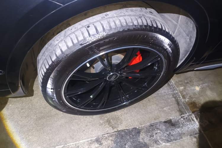 Used Audi Q5L 2022 Updated 45T Luxury Dynamic Version Left Front Wheel Hub