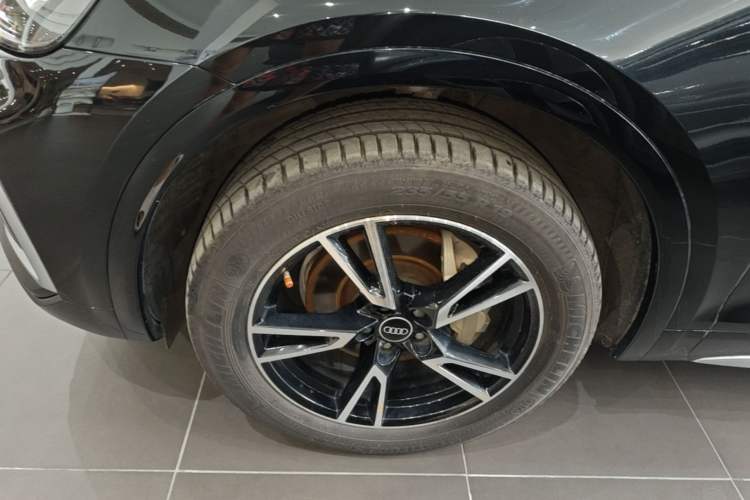 Used Audi Q5L 2022 40T Fashionable and Dynamic Model Left Front Wheel Hub